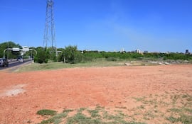 Vista de parte de la Fracción A3 de 4 hectáreas en la Costanera Norte que Bello pretende "regalar" al Gobierno de Santiago Peña.