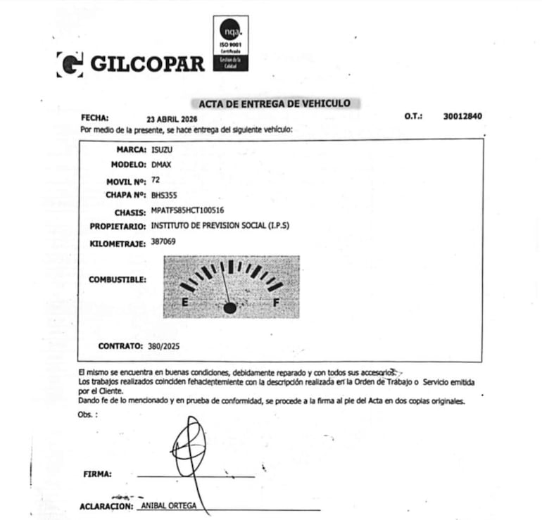 Documento de entrega de vehículo del IPS, con datos técnicos visibles y firma de Aníbal Ortega.