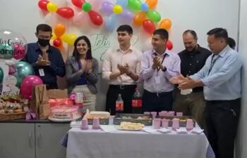 Mientras los pacientes aguardaban largo rato, se reportó que los funcionarios estaban celebrando el cumpleaños de la jefa de área de Admisión.