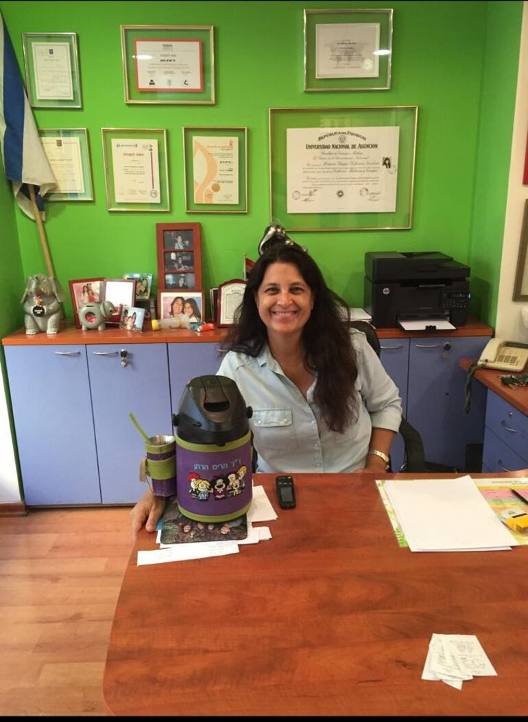 Doctora paraguaya israelí Miriam Herman en su consultorio en Tel Aviv contó los horrores que vio al tener que reconocer los cuerpos de los niños víctimas de los ataques terroristas del grupo hamás del 7 de octubre del 2023.