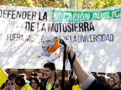 Protesta universitaria contra Milei.
