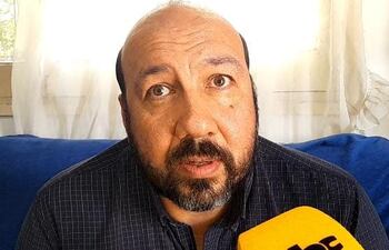 El abogado Éver Paredes patrocina la denuncia de Ruth del Pilar Acuña contra la jueza de paz de Desmochados, Reinalda Candia Trangoni, y su hijo, Cristian Montañez Candia, por presunto tráfico de influencias.