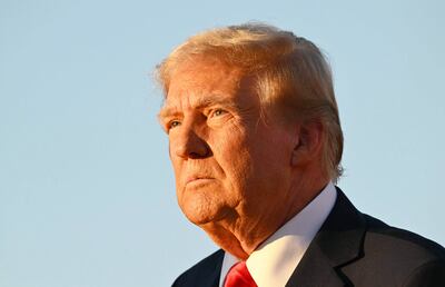 En el ámbito migratorio, el retorno de Trump podría endurecer significativamente las políticas de control fronterizo. La ceremonia de investidura se realizará mañana lunes 20 de enero en Washington DC.