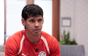 El delantero de la selección paraguaya, Robert Morales habla en la antesala del encuentro amistoso ante Colombia, a disputarse en Nueva Jersey.