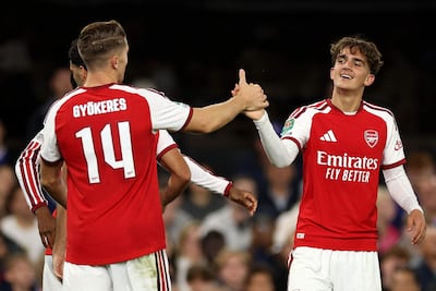 El centrocampista inglés del Arsenal Max Dowman lo celebra tras marcar el tercer gol de su equipo durante el partido de la tercera ronda de la Copa de la Liga de fútbol disputado entre el Ipswich Town y el Arsenal en Portman Road, en Ipswich (este de Inglaterra).
