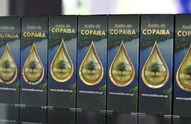 El árbol de Copaíba guarda una resina milenaria usada por las comunidades indígenas por sus propiedades antiinflamatorias, cicatrizantes y purificantes.