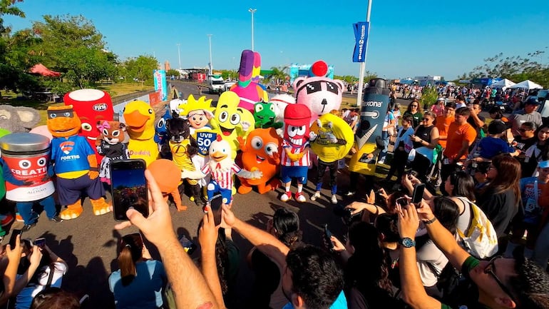 Octava edicion de la Mega Running y 25 aniversario de Punto Farma. Carrera de 5k en la Costanera de Asuncion