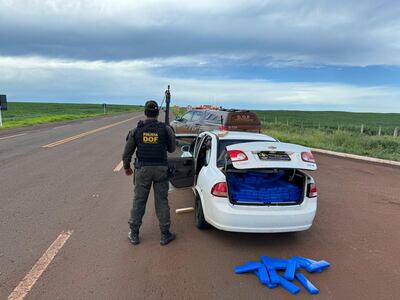 Vehículo interceptado transportaba una carga de 435 kilos de marihuana prensada.