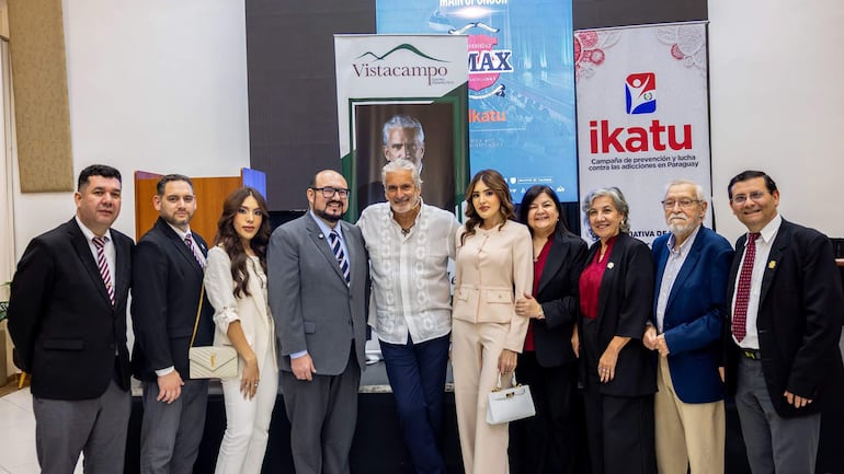 Dr. Ricardo Garay, Dr. Iván Mongelós, Brenda Quiñónez, Dr. Javier Quiñónez, Julio González Filesari, Angélica Quiñónez, Lic. Verena Bardella, Dra. Avelina Díaz de Alviso, Lic. Gustavo Barrios y Lic. Luca Medina.