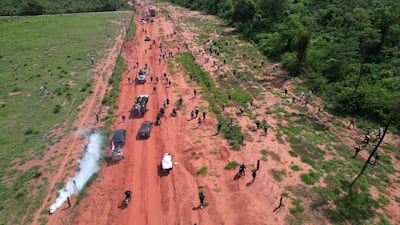 Vista aérea de los enfrentamientos entre policías y campesinos en la zona de Lusipar.