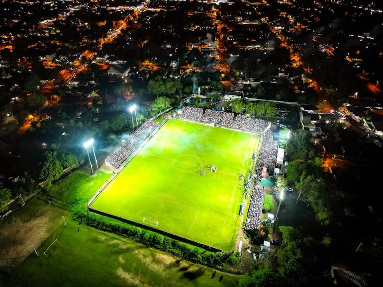 Otra postal en las inmediaciones del arroyo Tapiracuái, en la noche festiva del Deportivo Santaní.