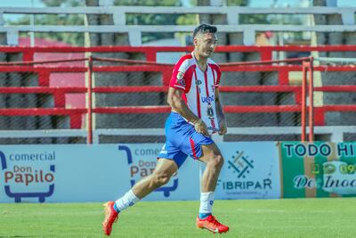 Jeferson Torales Portillo (25 años) marcó los dos goles con los que Carapeguá venció de remontada a Resistencia, en el estadio Municipal.