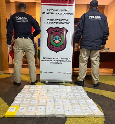 La droga hallada en el vehículo abandonado por el narcotraficante.