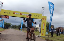 El ciclista Mario Antonio Arnold Prieto (24/8/2002) se llevó por segunda vez el Desafío al Ybytyruzú, en Independencia.