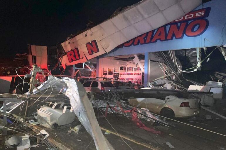 Fotografía de la destrucción causada por un tornado este sábado en la ciudad de Rio Bonito do Iguaçu, estado de Paraná (Brasil).