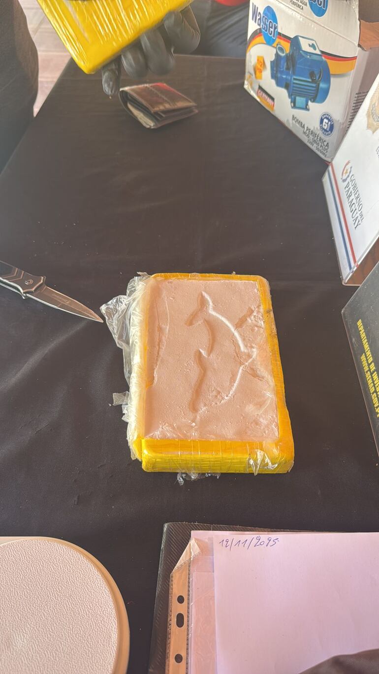 Cada uno de los panes de la droga tenía la imagen de un delfín, lo que podría ayudar a identificar a la facción criminal que la esta distribuyendo.