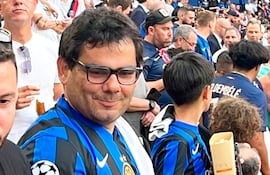 El director jurídico del IPS, “José’i” González, fotografiado en la final de la Champions League. Fue el 31 de mayo del año pasado, en el Allianz Arena de Munich, Alemania (PSG vs. Inter de Milán).