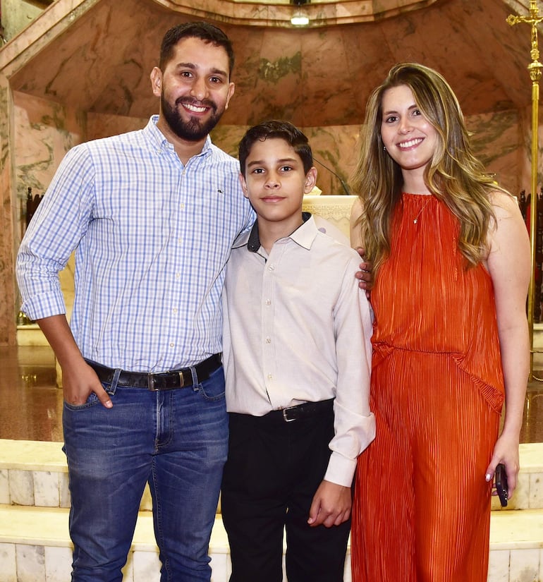 Mauro y Leonardo Morel junto con Cielo López.