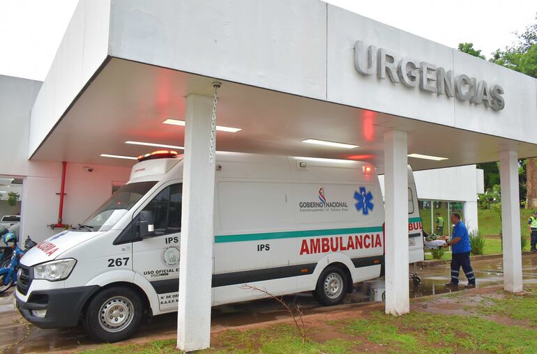 Una ambulancia al momento de llegar  de un servicio de traslado de paciente a urgencias de lPS.