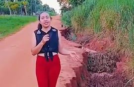 Jóvenes de San Pedro realizan un ingenioso video de protesta ante los malos caminos.