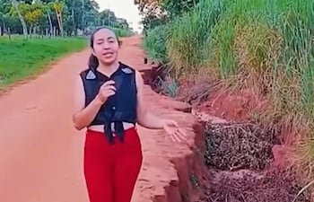 Jóvenes de San Pedro realizan un ingenioso video de protesta ante los malos caminos.