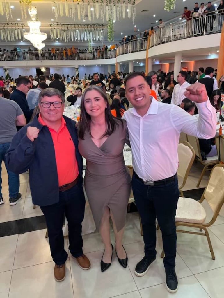 El intendente de CDE Daniel Mujica, Mabel Otazu, candidata a intendente en Presidente Franco y Miguel Prieto, líder de Yo Creo.