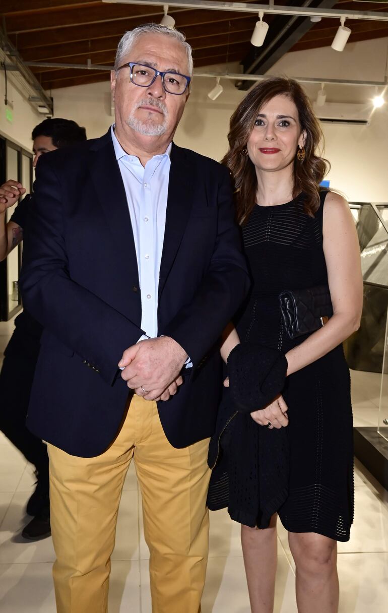 El embajador de Chile Guillermo Bittelman y Susana López.