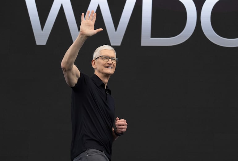 Tim Cook, director ejecutivo de Apple, habla en el escenario durante la WWDC26 de Apple en Apple Park, en Cupertino, California, Estados Unidos, el 8 de junio de 2026.