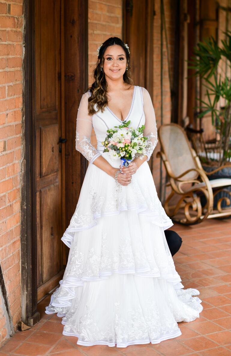 La novia lució hermosa con un vestido de Nicole Burkholder. Ella fue peinada y maquillada por Juan Florenciañez.