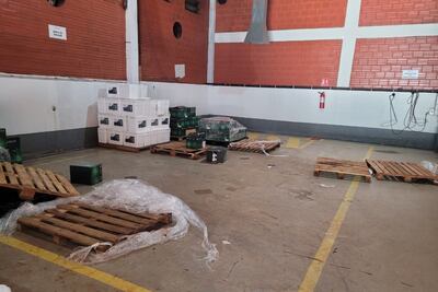 Los delincuentes se alzaron con 350 cajas de fertilizantes que estaban almacenados en el depósito.