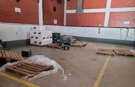 Los delincuentes se alzaron con 350 cajas de fertilizantes que estaban almacenados en el depósito.