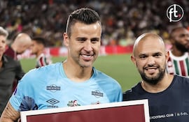 Fábio, el futbolista con más partidos en la historia del fútbol. (Foto, gentileza de @Football__Tweet)