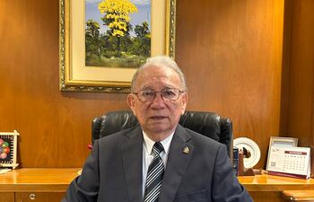 Prof. Dr. José Altamirano, rector de la Universidad María Serrana.