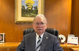 Prof. Dr. José Altamirano, rector de la Universidad María Serrana.