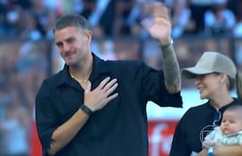 El argentino Pablo Vegetti durante la despedida de los hinchas de Vasco da Gama en el estadio Sao Januario, en Río de Janeiro, Brasil.
