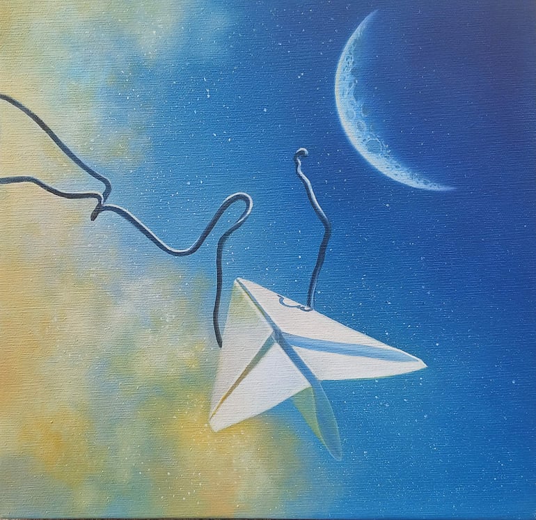 Obra de arte con un avión de papel en un fondo azul y amarillo, evocando un cielo estrellado con luna.