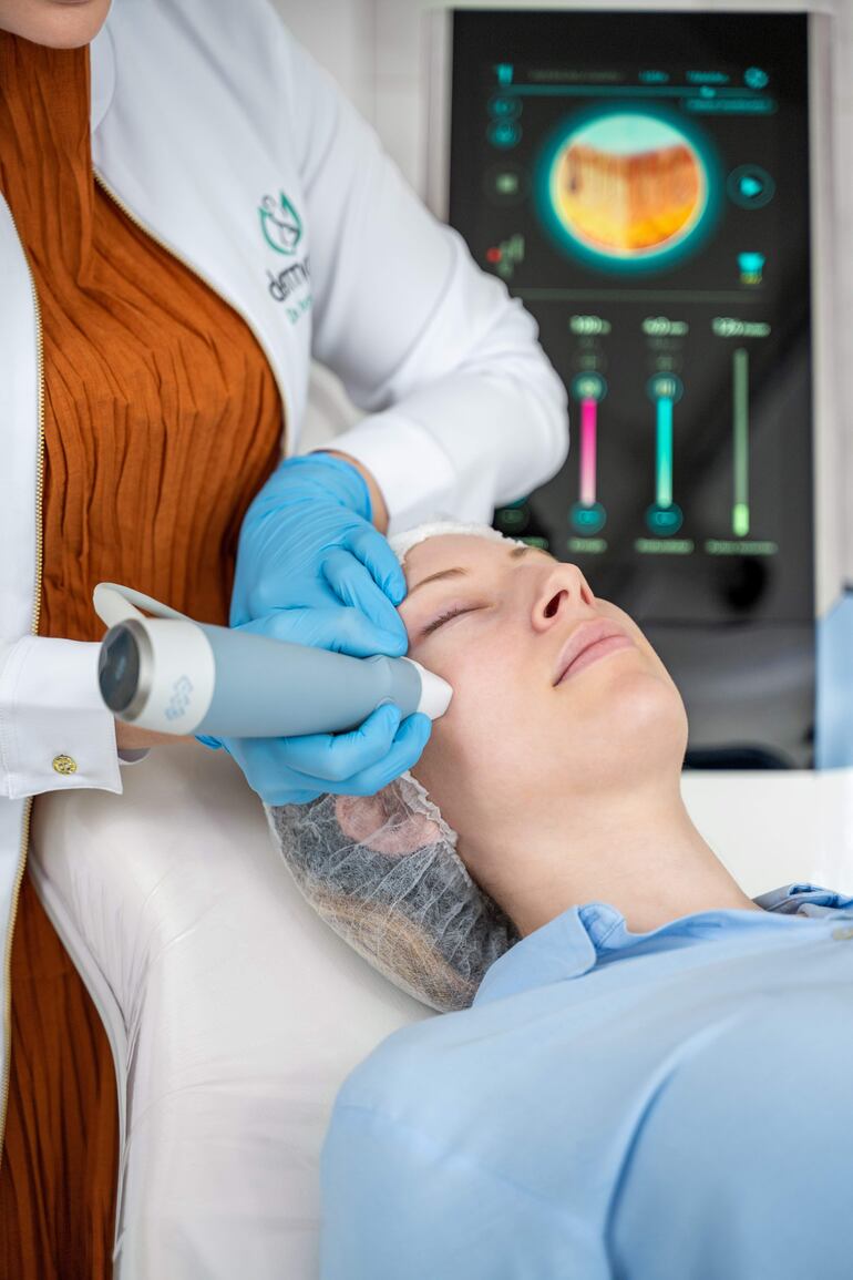 La nueva tendencia apuesta por la naturalidad: tratamientos que estimulan la biología propia de la piel, preservan la armonía facial y retrasan el envejecimiento.