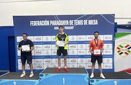 Al centro, Axel Bertolo (19 años), campeón de categoría Todo Competidor.