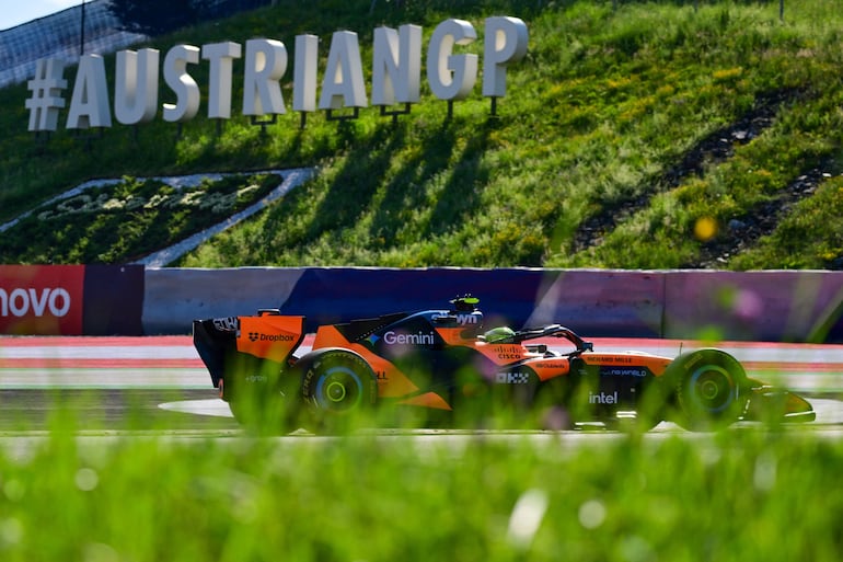Una postal con Lando Norris de McLaren como protagonista.