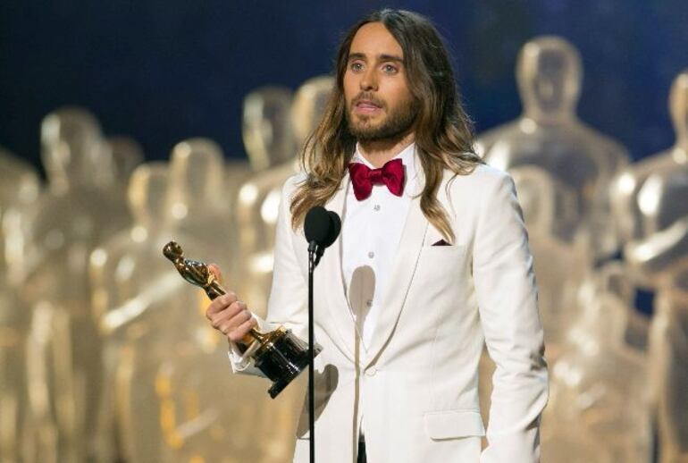 Jared Leto ganó el premio Óscar a Mejor Actor de Reparto en la 86.ª edición de los premios celebrada el 2 de marzo de 2014. El reconocimiento fue por su aclamado papel como una mujer transgénero seropositiva, en la película Dallas Buyers Club 