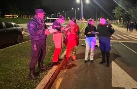 Comitiva fiscal - policial en la Costanera Sur.