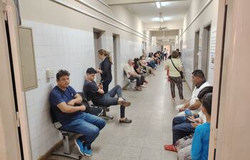 Menos funcionarios, pero sigue alta demanda y estructura deteriorada del HRE