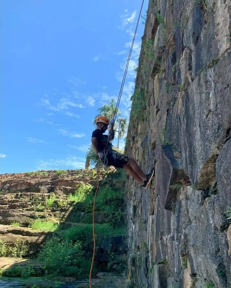 Los jóvenes prefieren los deportes extremos por la emoción y la sensación de aventura que ofrecen.