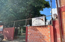 Escuela 12 de Junio de Mariano Roque Alonso no dan clases tras colapso del sistema eléctrico.