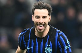 Carlos Augusto celebra su gol, el cuarto del Inter de Milán contra el Como.