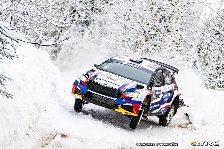 Buen andar de Fau Zaldívar en el Rally de Suecia, peleando con los problemas propios de le nieve.