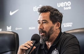 Pablo Andrés “Vitamina” Sánchez (52 años), director técnico de Olimpia.