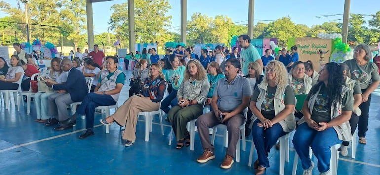 Autoridades sanitarias y profesionales de la salud participaron del cierre de la campaña nacional contra el cáncer de cuello uterino en Paraguarí.