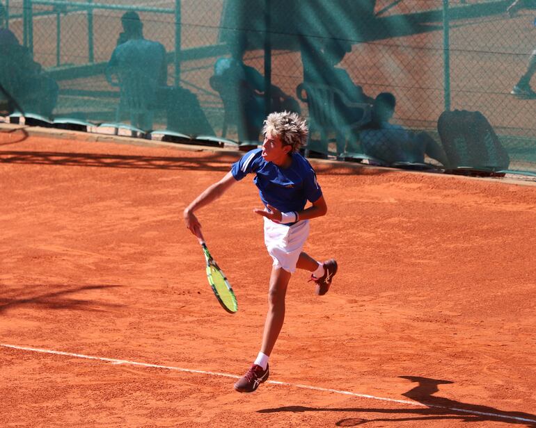 Cayo Narváez sigue demostrando un gran nivel y avanzó a segunda ronda en 16 años en el CIT.