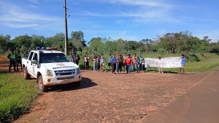 vdb Nativos exigen al Indi entrega de tierras en Yhû.